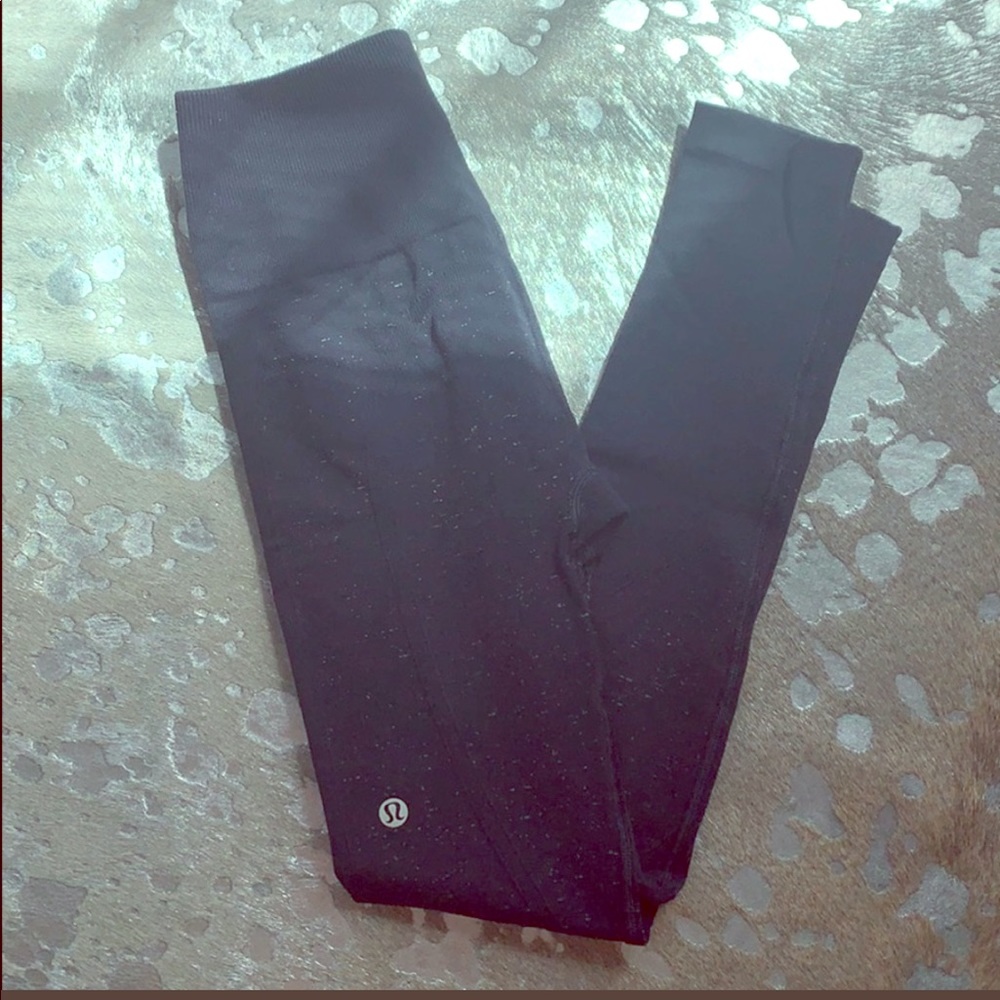 Lululemon navy/white leggings size 4